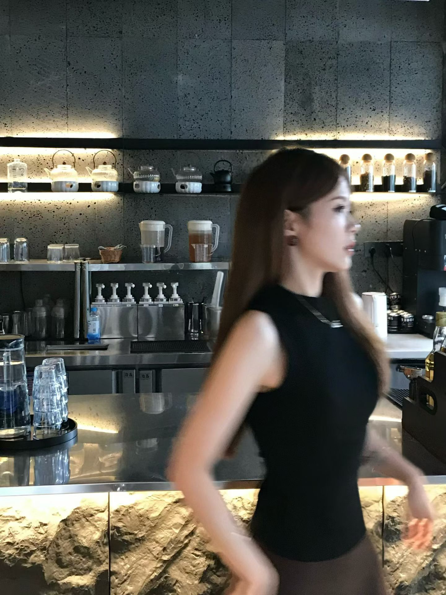 远离性格极端的人人生要及时止损，远离情绪极端、消耗你的人。好的关系让人松弛，极端