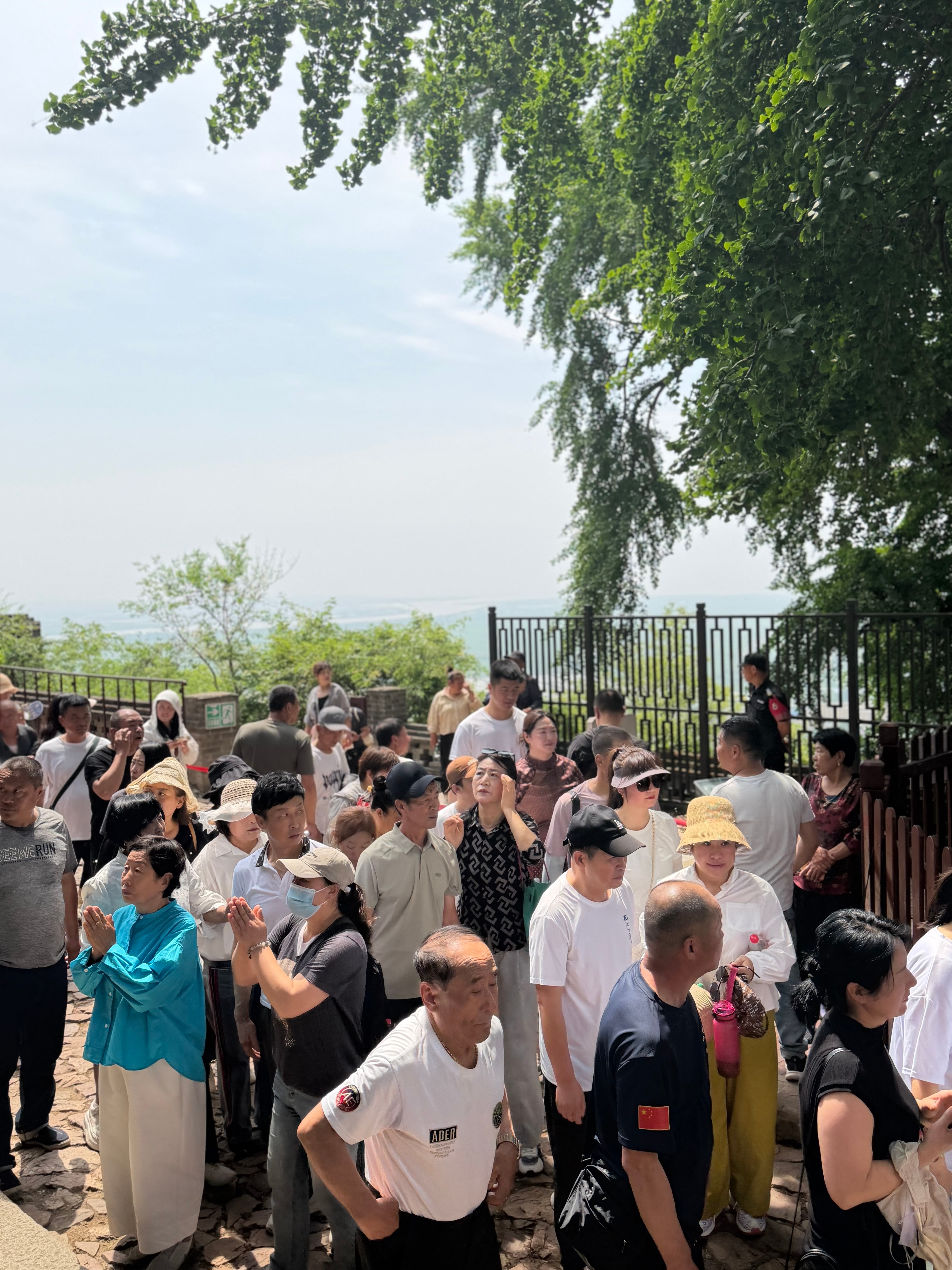 如果三伏天也有 “ 回血点 ” ， 那辽宁大孤山一定榜上有名。 一路不是暴晒式硬