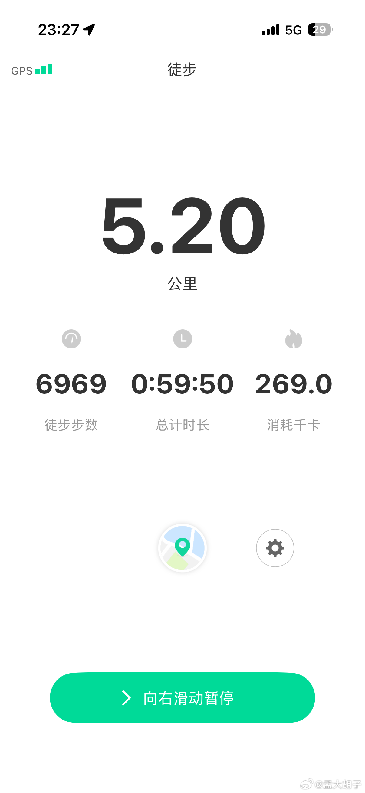 今晚徒步结束，今天非常好，哑铃深蹲做了30个，车上收腹蹬腿80下，晚上中速度徒步