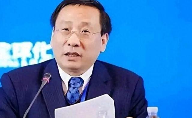 你敢信吗？美国每天光利息就要烧掉数十亿美元，这不是科幻片桥段，而是真实的财政压力