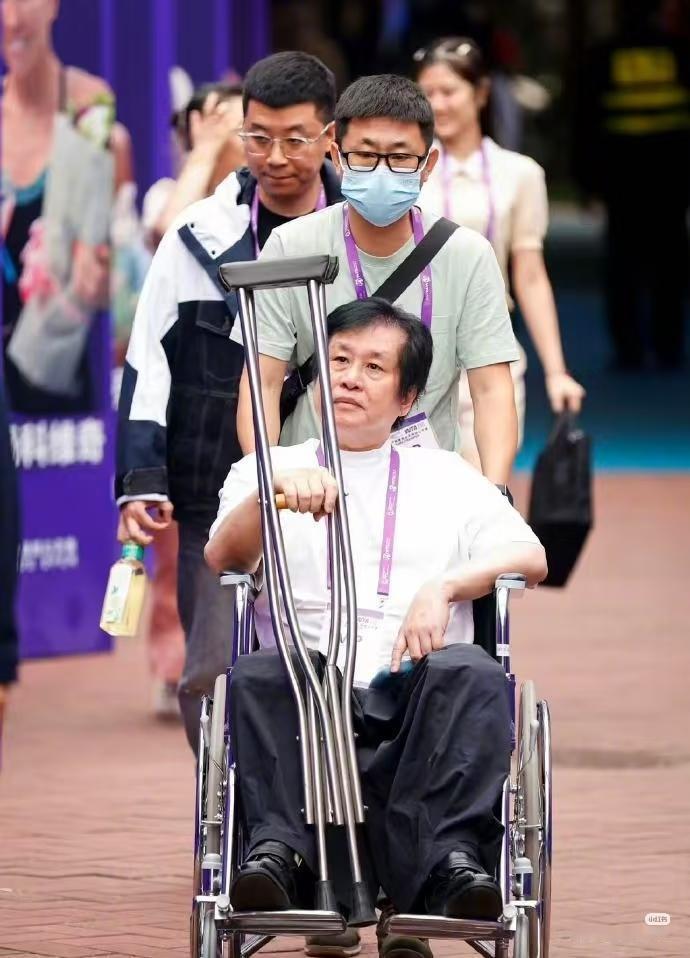 郑智化骂国内安检像审犯人，结果一转头，他自个儿在纽约机场脱鞋解腰带，一句话没吭。