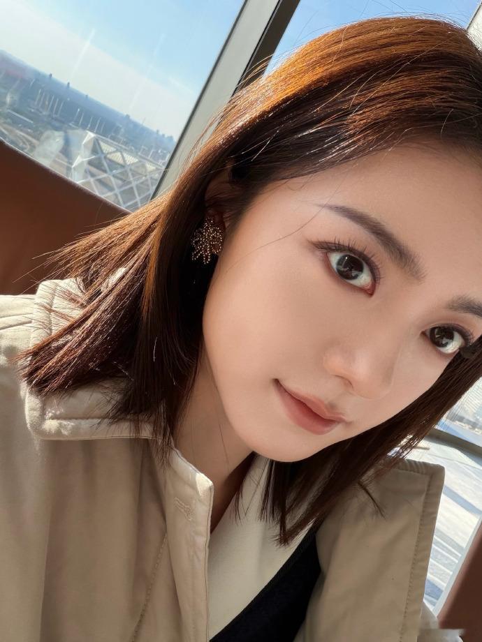 赵今麦徐迟角色碎片赵今麦晒徐迟18张剧照收集徐迟的角色碎片，翻阅十八张剧照解锁角