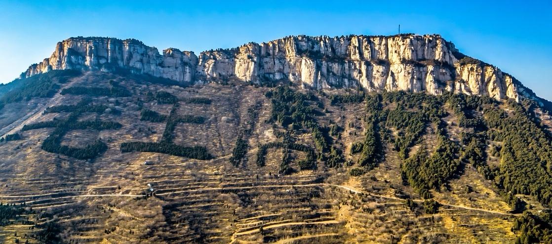 周末休闲好去处：济南长清马山
两万多颗松树组成“毛主席万岁”，见证奇观！