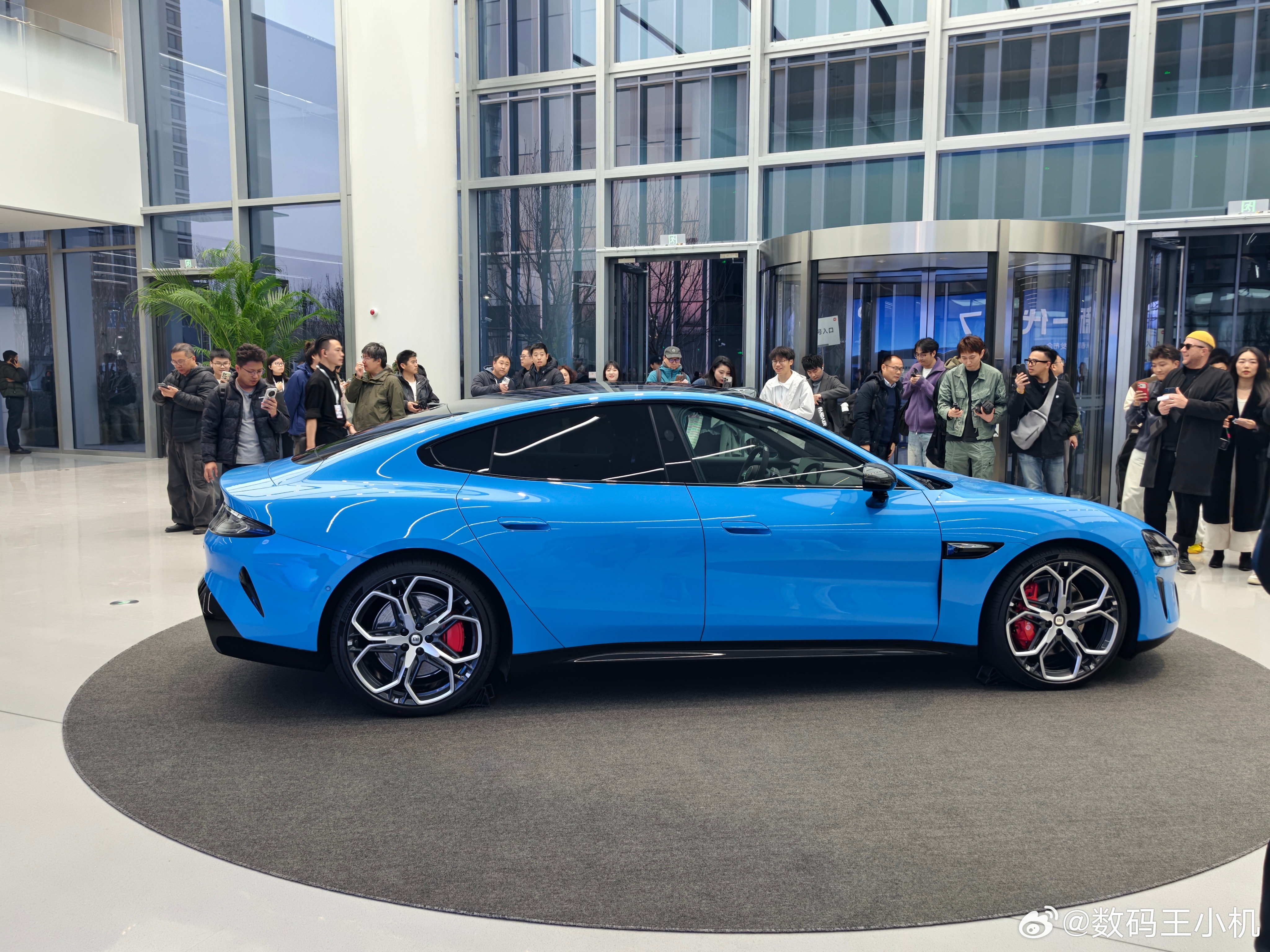 来参加新一代SU7小米春季新品发布会啦，晚上苏炳添和舒淇都要来现场？ 小米新SU