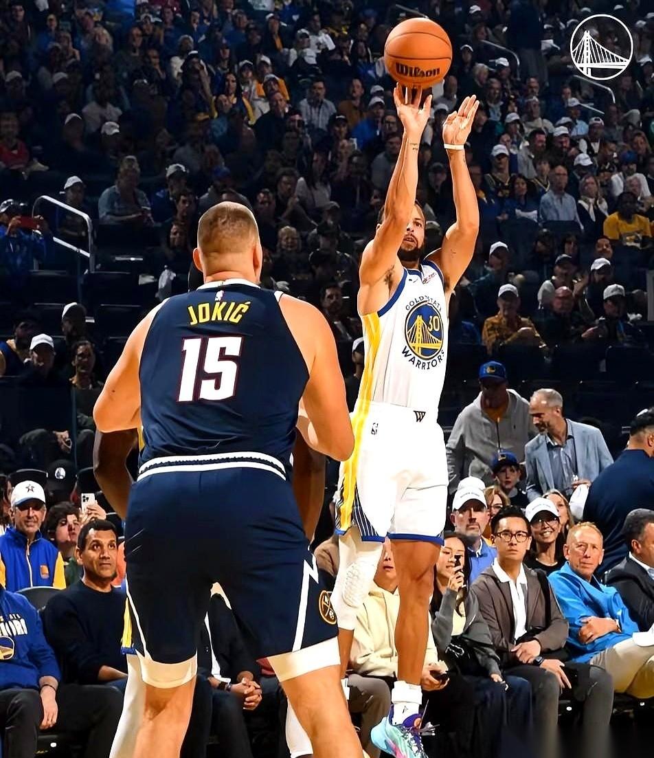 今天这球看完，后背有点发凉。
一个很吓人的念头冒出来：约基奇，是不是开始走下坡路