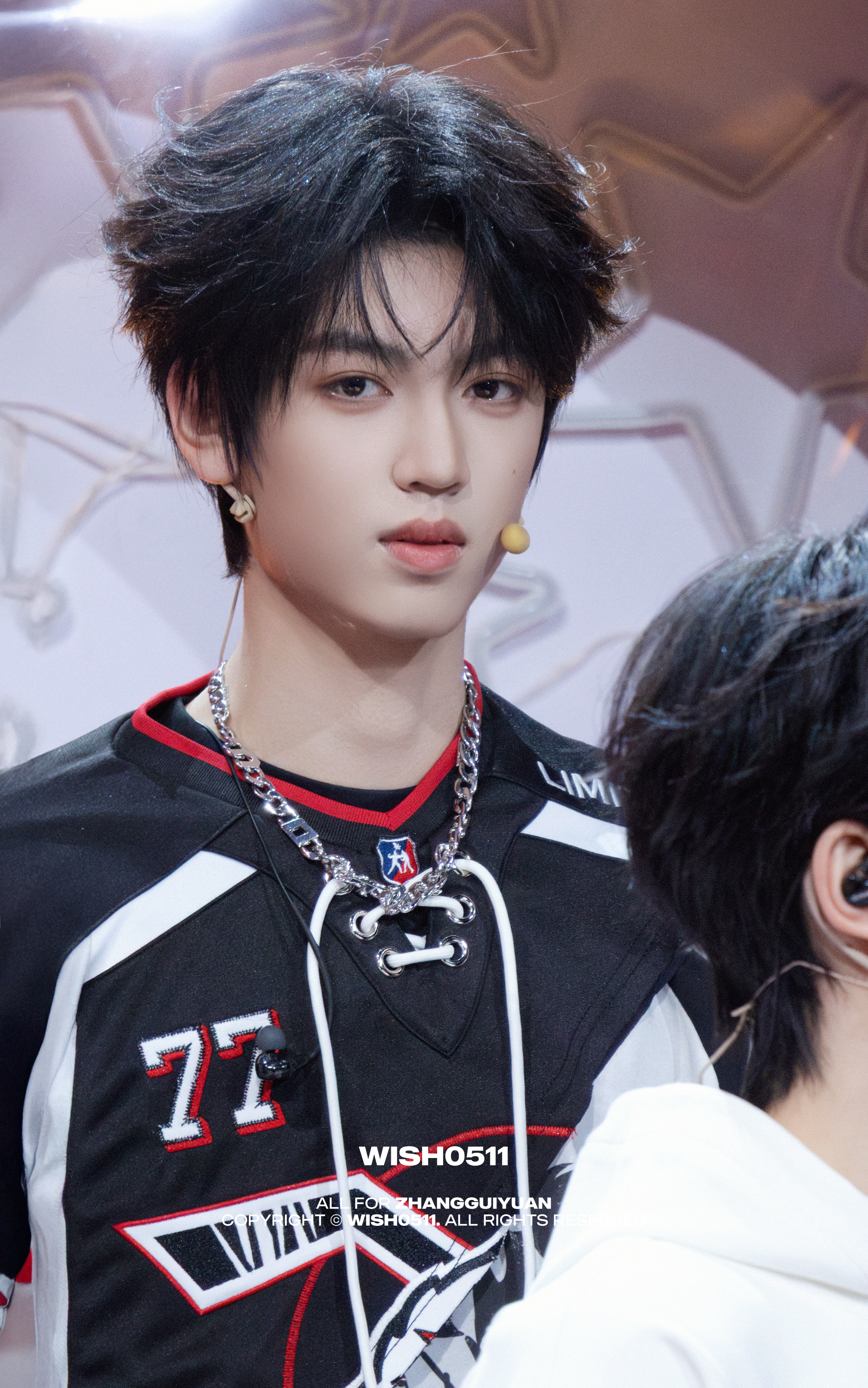 张桂源川渝春晚这张脸拿什么输张桂源川渝春晚录制图释出，这张脸到底拿什么输