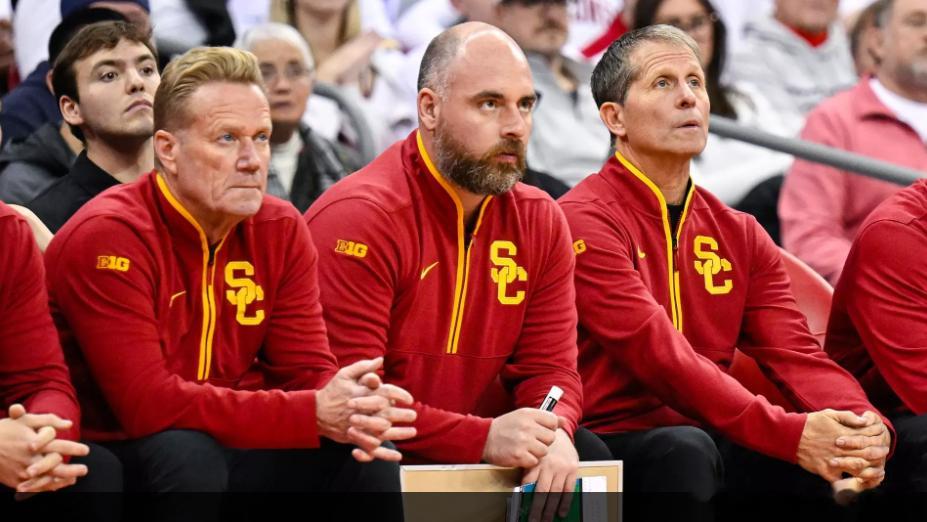 USC体育官方网页近期连续发表了4篇对USC男篮4个助理教练采访的文章，分别是A