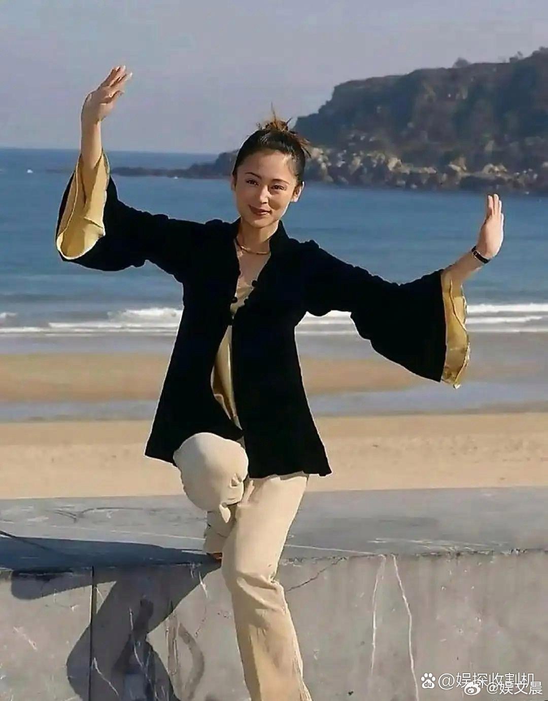 陈红年轻时的颜值真的惊为天人，眉眼如画、气质绝尘，难怪陈凯歌导演会如此倾心！ 