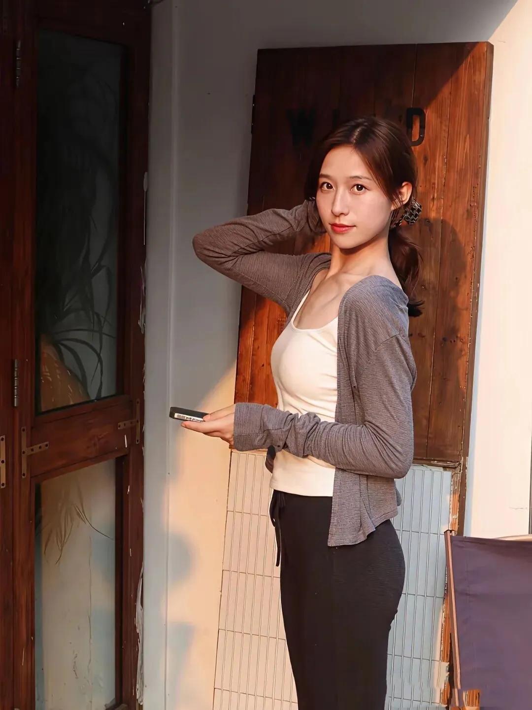 年少不知阿姨好