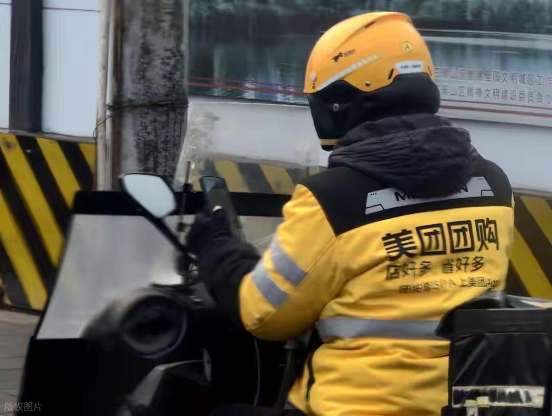 “北大毕业送外卖”，当这个极具争议性的话题出现的时候，很多人感到惊讶，更多人感到