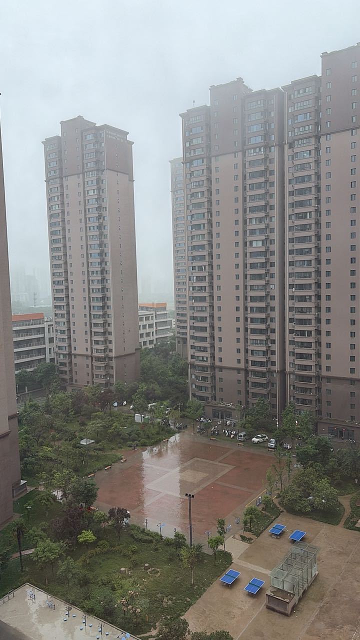 今天没比赛，西安还在下小雨，好几天了一直这样🌧️ 西安