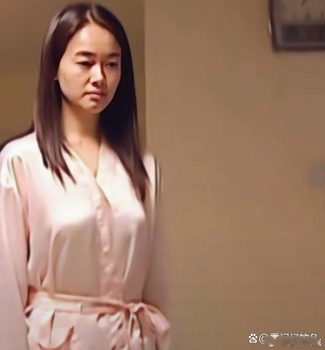 左小青年轻时的颜值真的太绝了，清丽温婉，自带东方古典美感，每一帧都美得动人。 