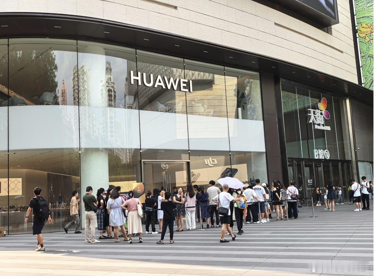 不愧是掌管长焦的神！华为多门店现Pura80系列抢购潮今早华为Pura 80 P