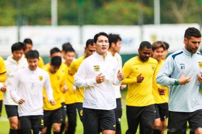 王建明，1993年7月4日出生于韩国济州岛西归浦市。身高181cm，司职右后卫，