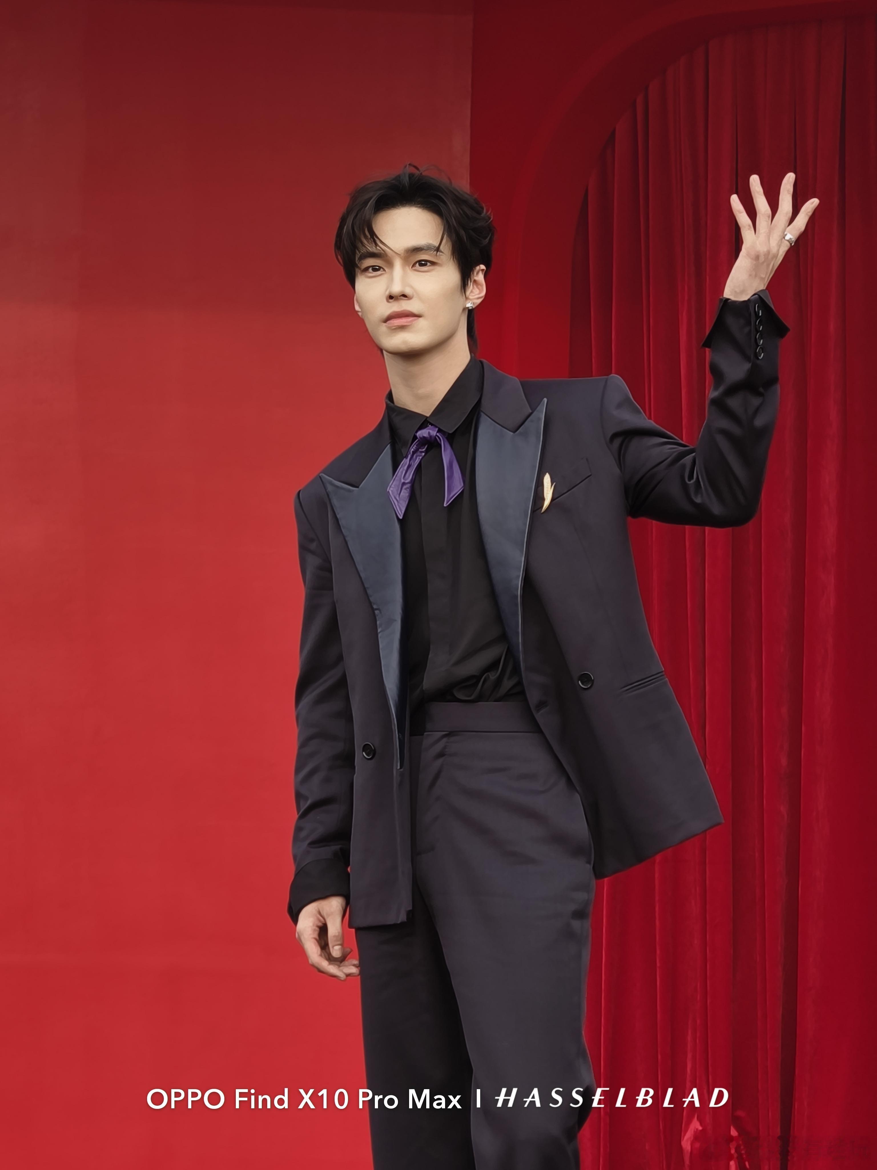 时尚芭莎红毯OPPO Find X10系列原相机镜头下的明星，拍的真实又自然，好