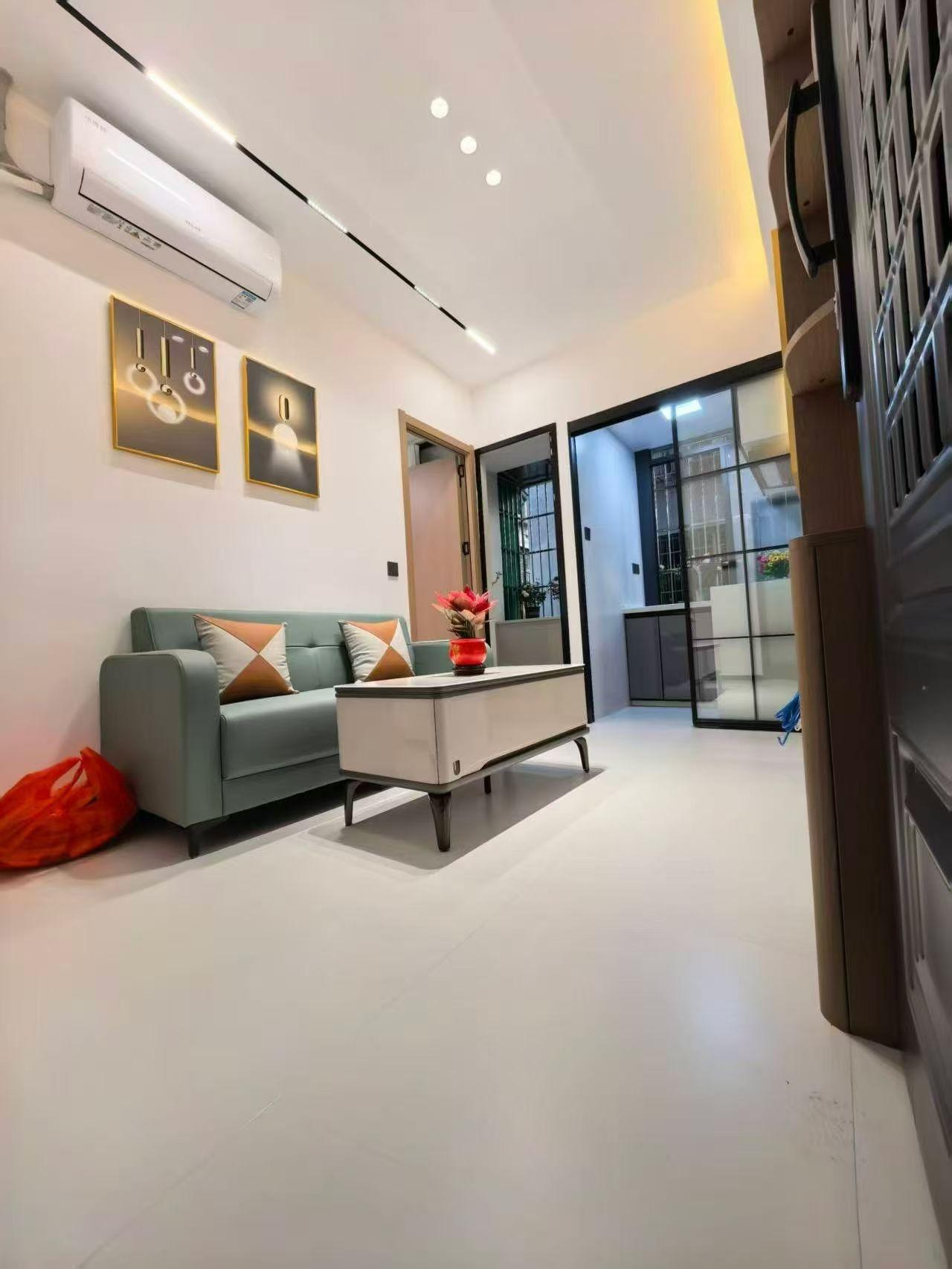 房子断供的人真不少
我表哥18年买了套120万的房，月供快5000。今年工作丢了