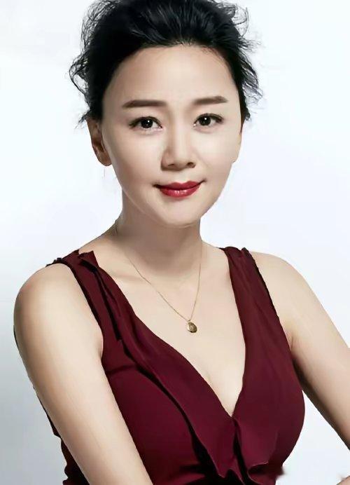 大家都知道黄晓明考上博士了却不知道高鑫老婆王一楠也考上了，而她女儿今年高考她也是