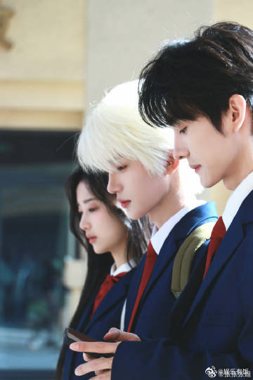 短剧演员爱豆化短剧演员偶像化转型 2026年短剧春节档的演员流量数据正式出炉，行