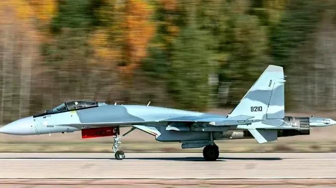 朝鲜用炮弹换飞机，俄罗斯近日展示了一批写有朝鲜劳动党万岁字样的炮弹，显示出朝鲜已