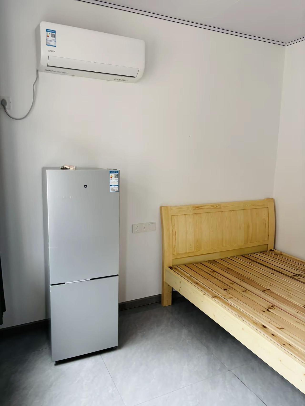 出租房屋。500一600元每间左右