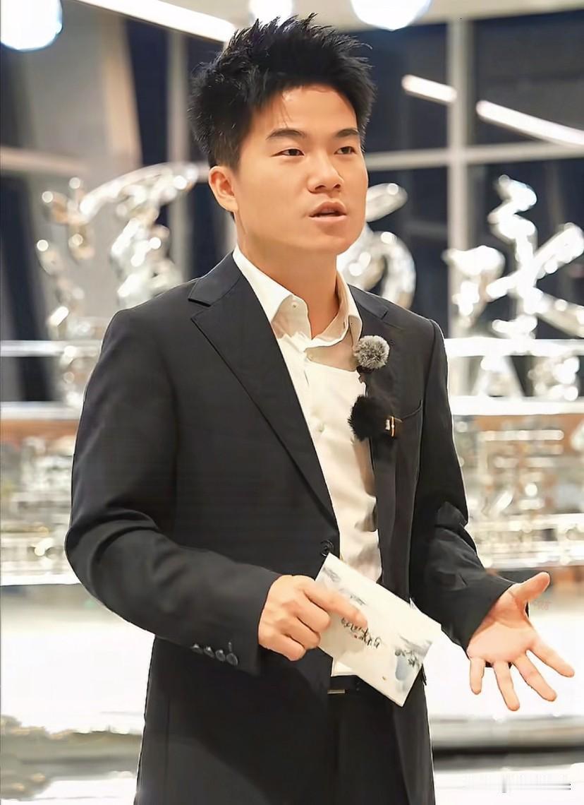 董宇辉砸千万入局生鲜！看懂他的布局，才懂普通人差的不只是运气

不得不感慨，世间