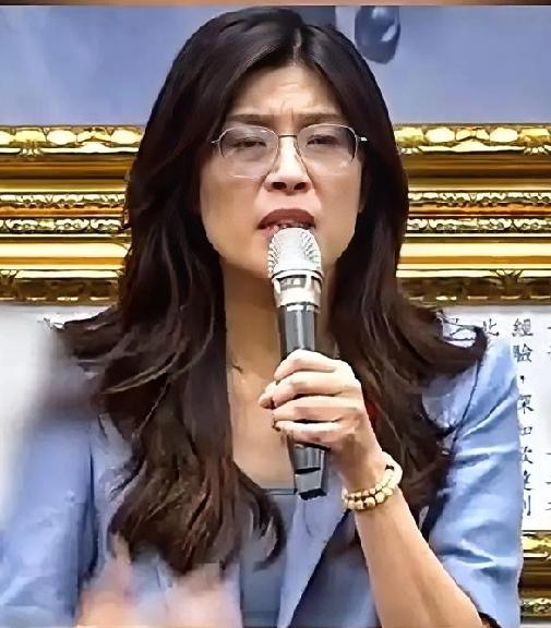 妇女能顶半边天。
郑丽文当选国民党主席。
她能顶得起台湾省的半边天吗？

这次大