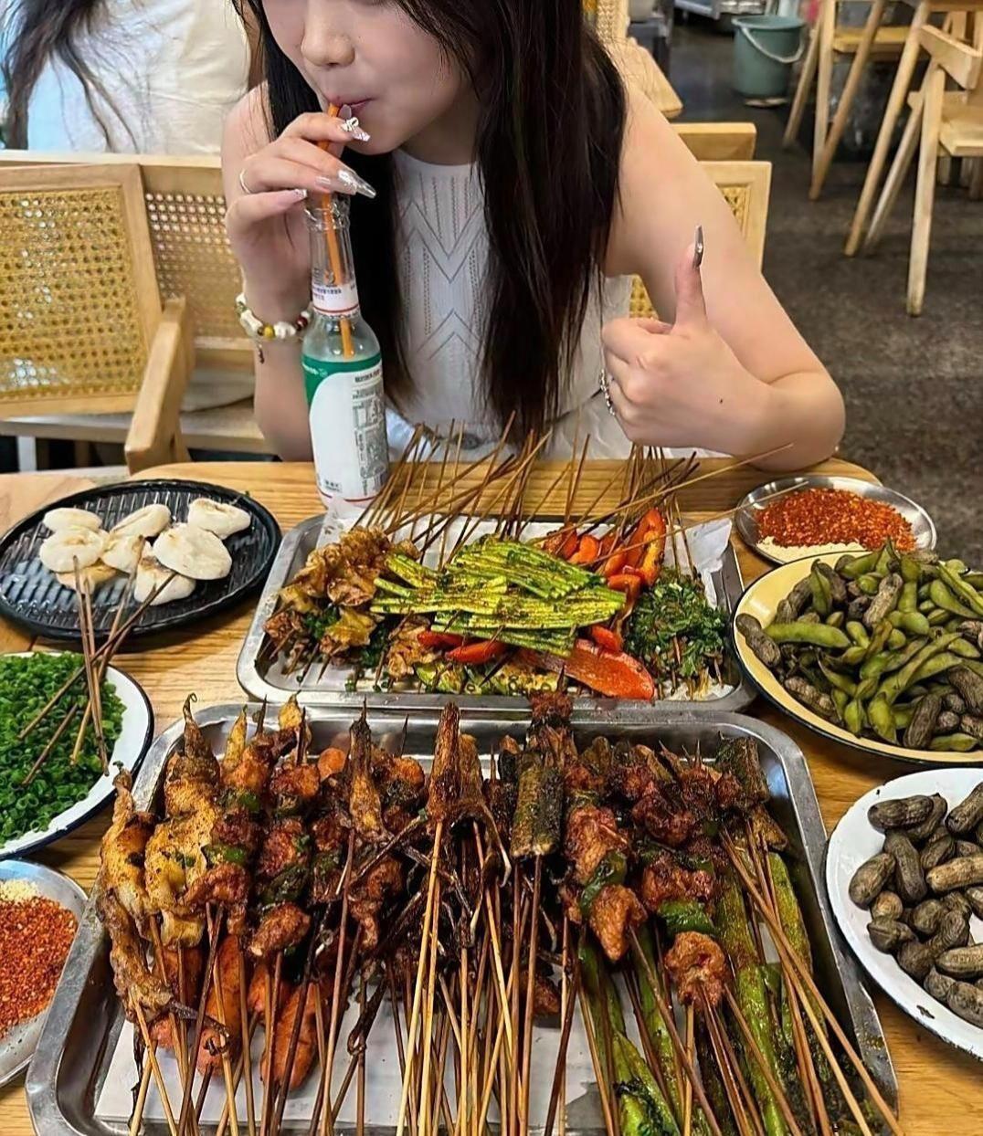 跟相亲对象吃饭，他点的是不是有点多？