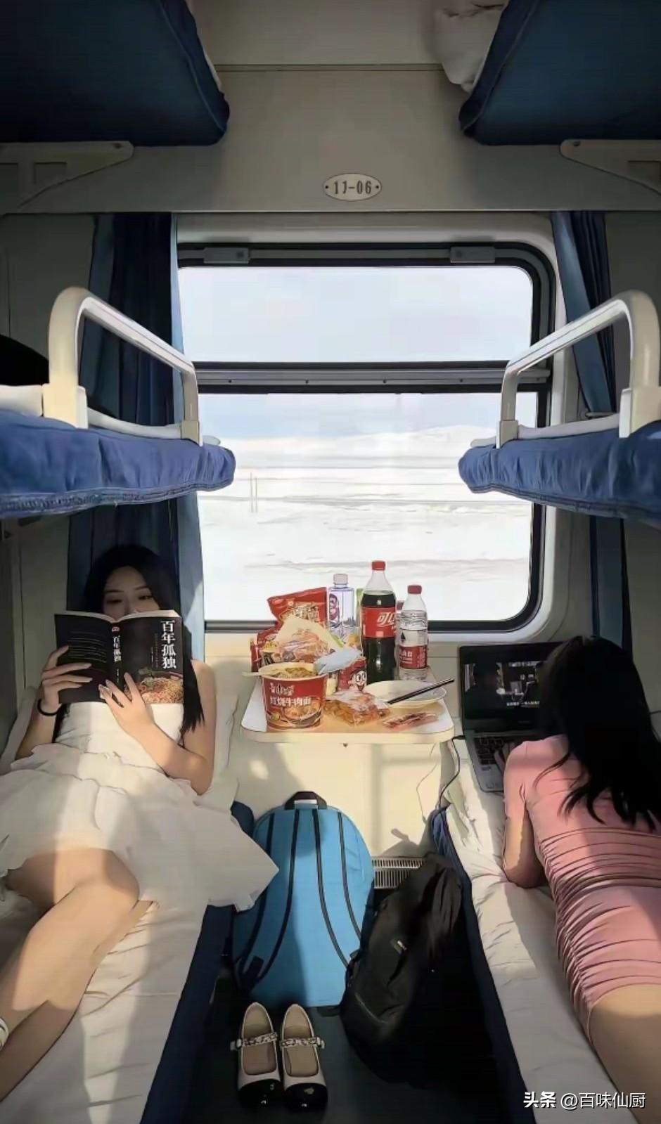 普快卧铺车虽然慢点，但是车厢内的风情，说不尽软玉温香，缱绻旖旎，让人不禁驻足流连
