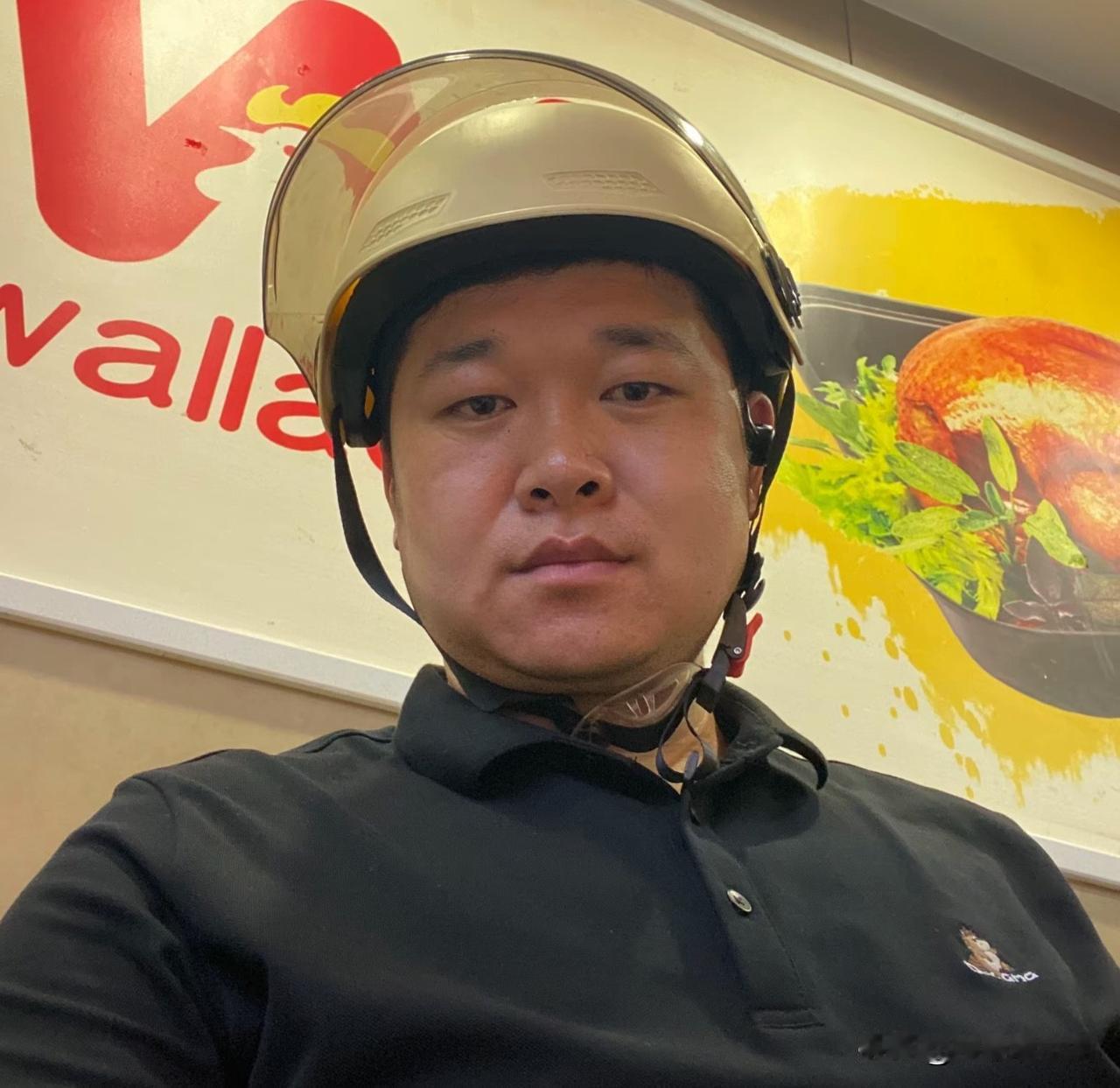 总有人说大环境不好，我看是纯不知足。我现在送外卖一天挣一百多呢。
我96年在农村