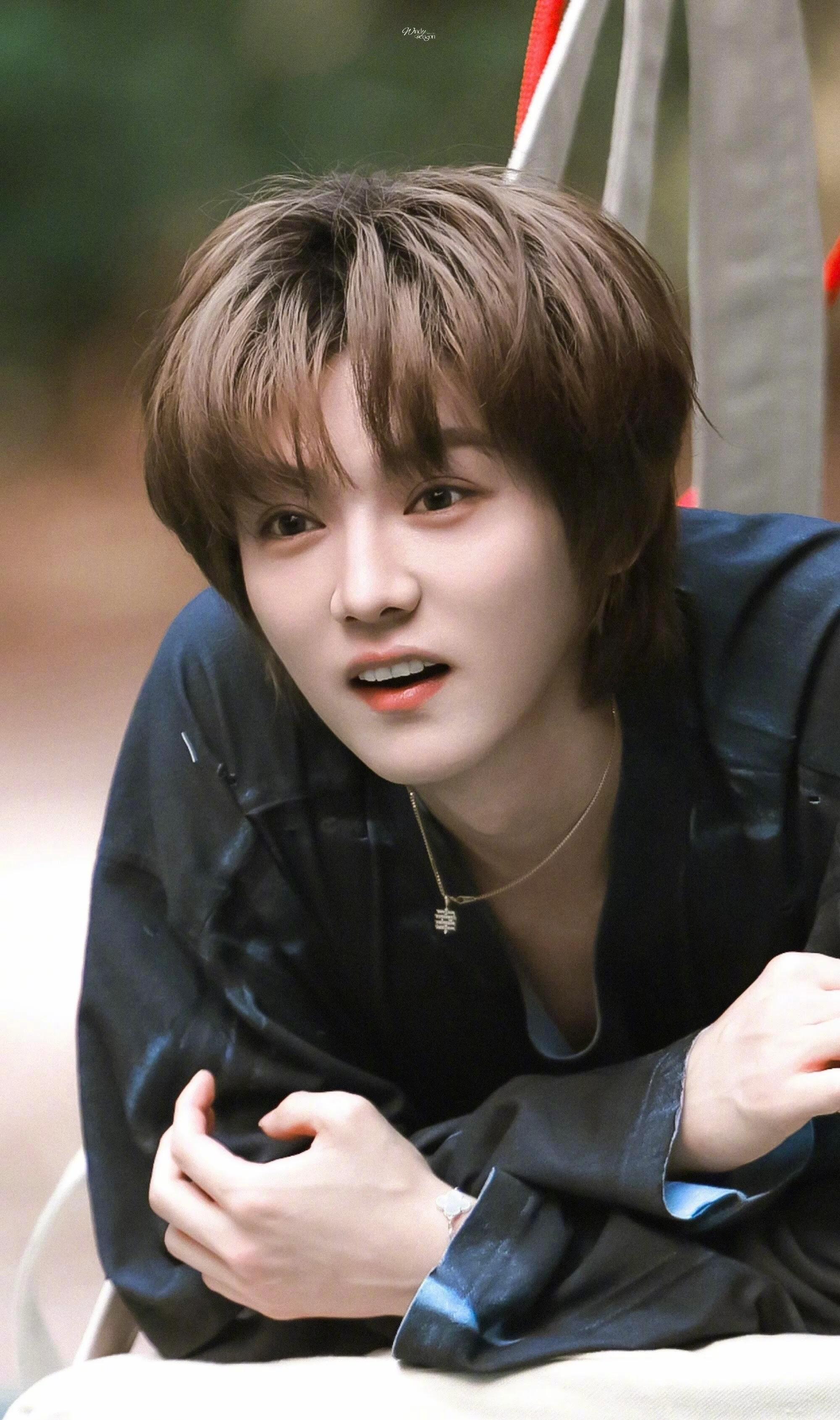 鹿晗这算不算工伤笑不活了！鹿晗无辜躺枪实锤，淘汰区都不安全，被水枪大战波及，委屈