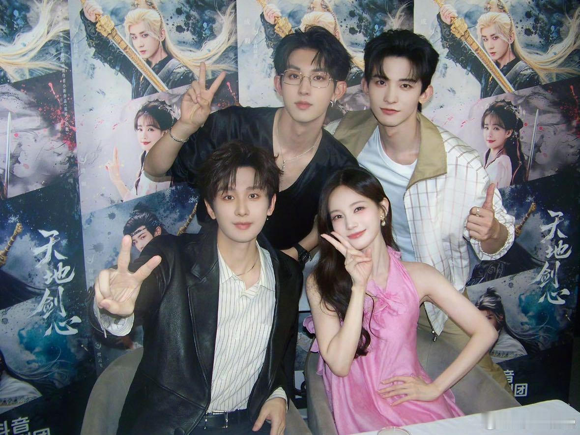 娱乐[超话]李一桐王权山庄现代版李一桐炸毛娃娃特别美萌 ​​​