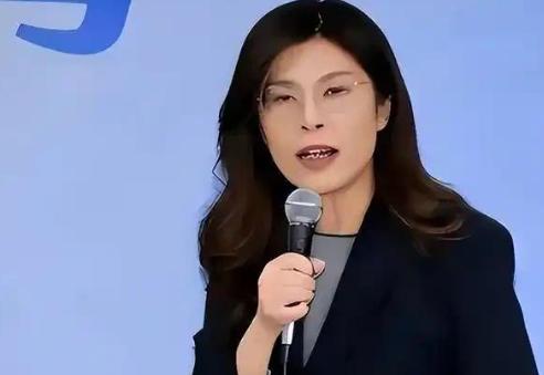 两岸局势对比鲜明，一边盼对话破冰，一边靠演戏硬撑


国民党主席郑丽文宣布，将于