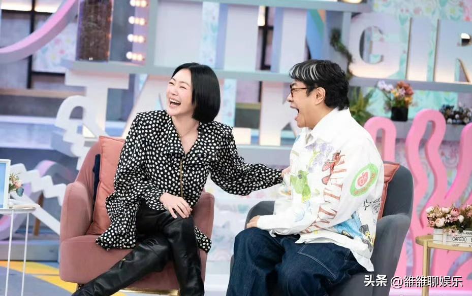 蔡康永，小S冲上热搜。

3月19日，蔡康永现身《小姐不熙娣》录制现场，两人同框