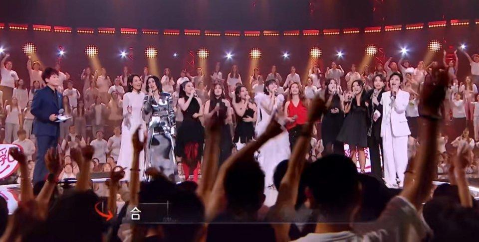 #我会永远热爱女性群像#《时光音乐会》“乘风2024”姐姐代表这个舞台，又把我拉