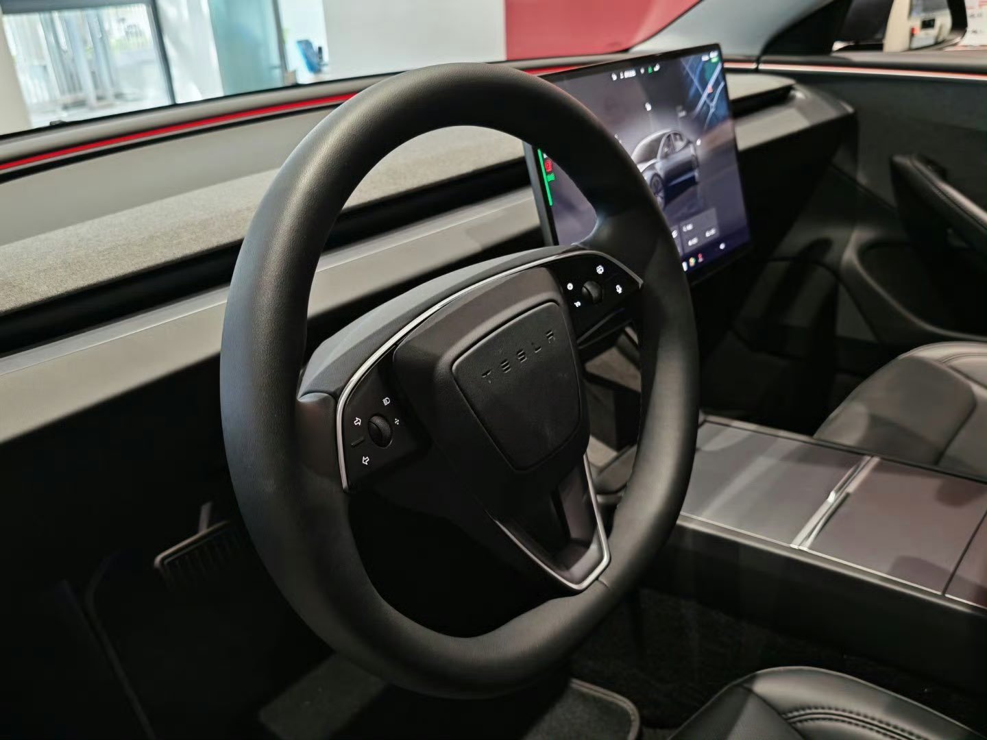 特斯拉焕新Model 3已经把转向档杆安排上咯 ​​​
