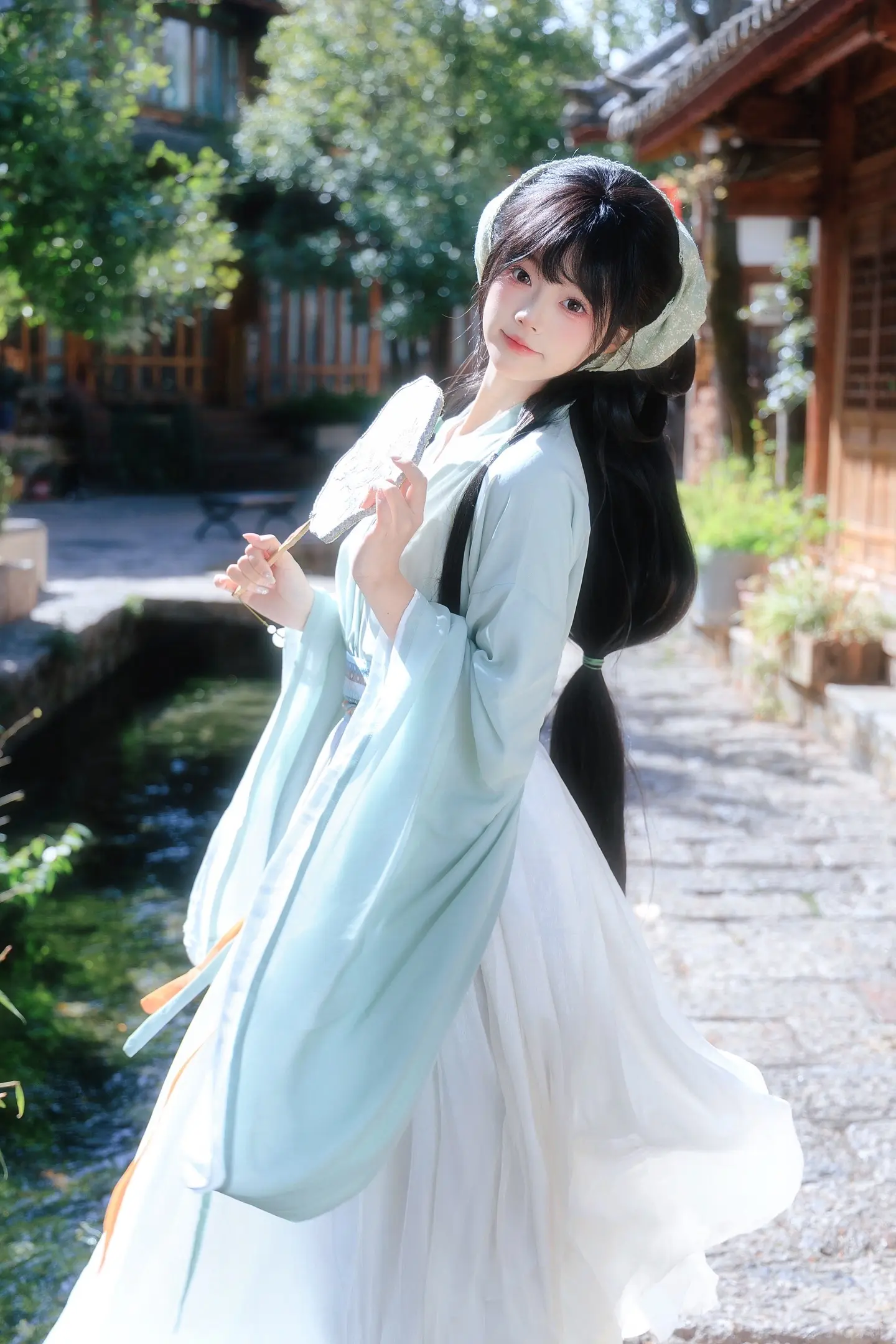 《重生之穿越丽江成为种田文女主》青绿色汉服好清新～ 感觉下一秒就要开启...