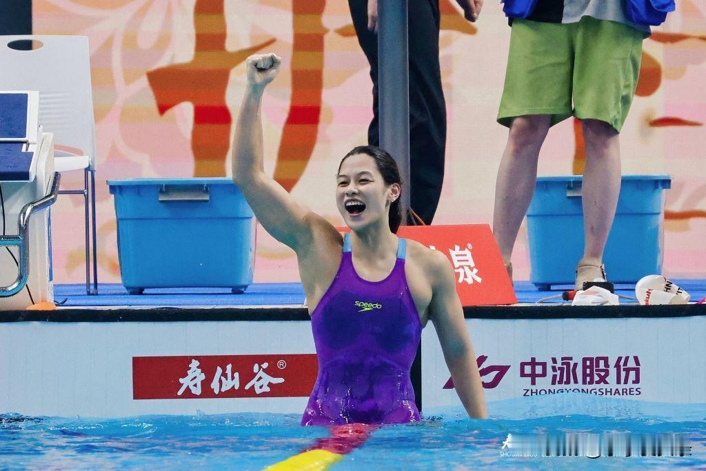 看游泳比赛总能发现不一样的气质，余依婷真的太有个人特色了。
 
印象里浙江女生大