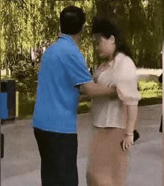 今天在公园看到这两位跳舞💃，男子跳得不太专业？[允悲][允悲] ​宅男女神[超