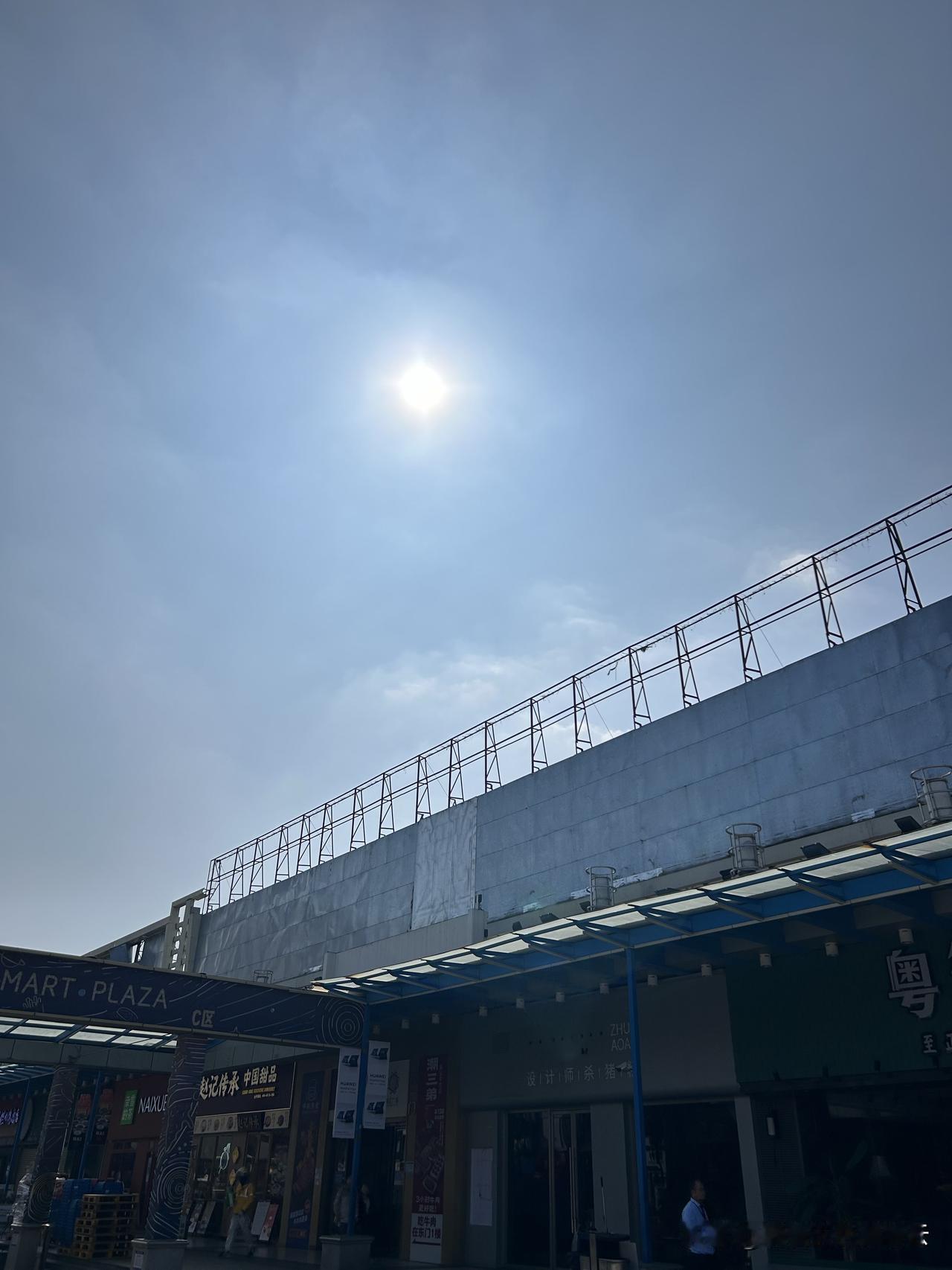 很多事情并没有表面上看起来那么简单，

这个社会，这个世界运行的规则往往是在表面