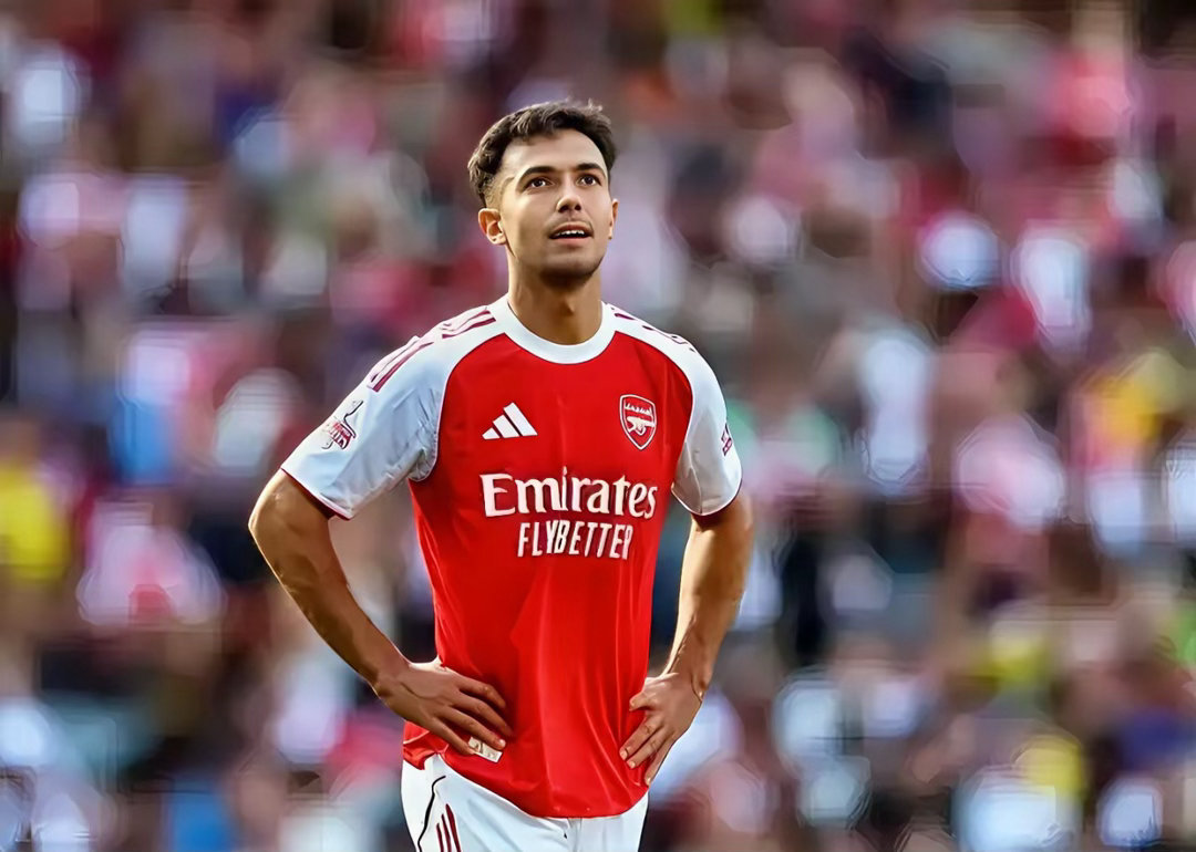 苏比门迪近期状态不佳，很可能是太累了。本赛季他已踢了47场，此前在皇家社会最多也