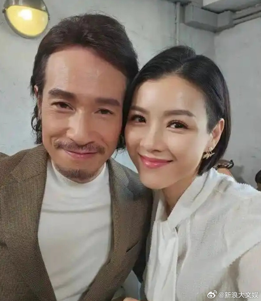 陈豪大聊夫妻相处之道陈豪每年都和妻子旅行 据港媒，近日受访时称他坚持每年和爱妻去