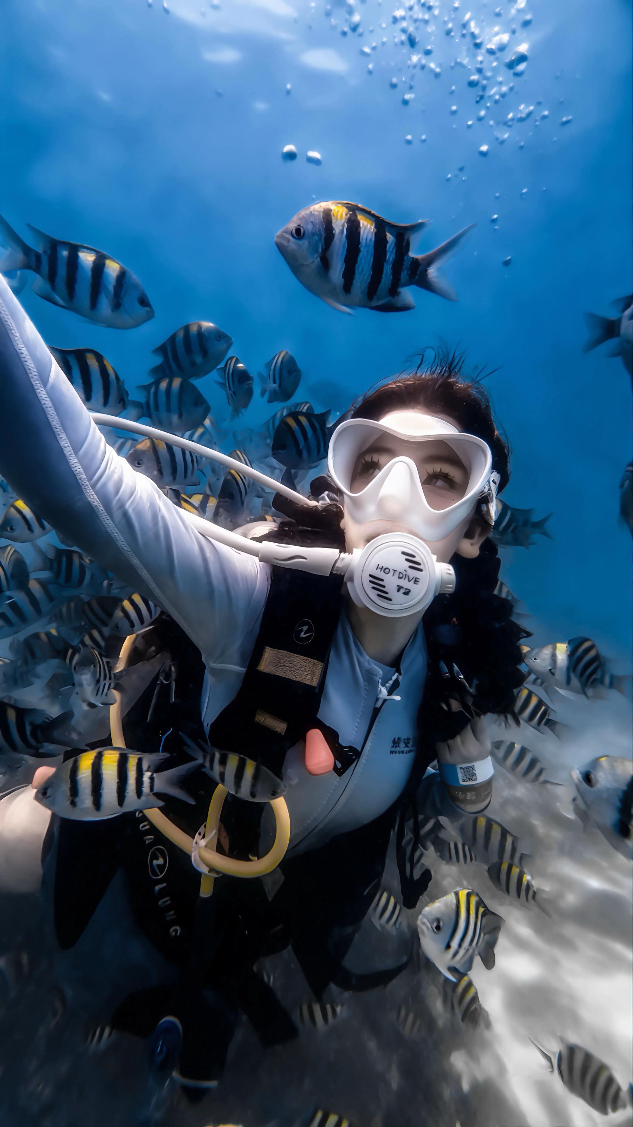 致我勇敢而热烈的21岁。世界这本书再看一页