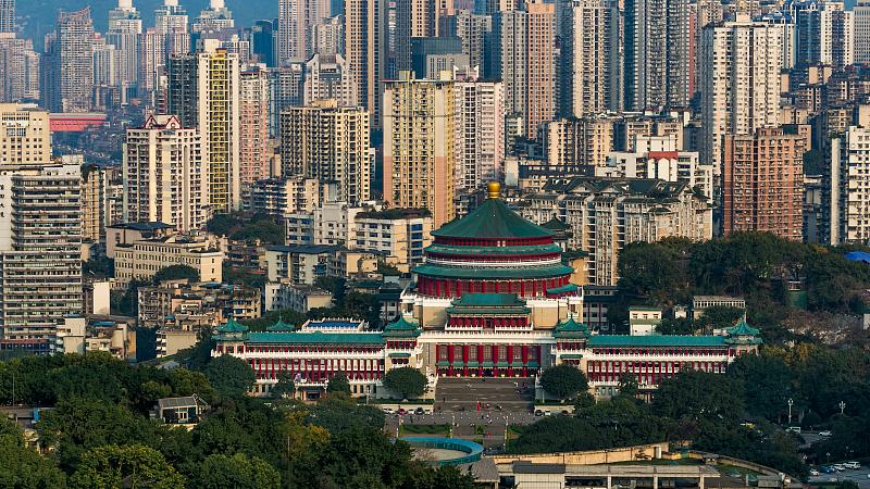 说真的，“国泰民安”这四个字真的是刻在骨子里的踏实感。
前阵子小区楼下的菜店老板