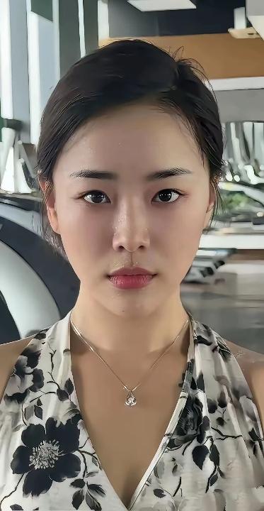 能看出我的年龄？哪一个更年轻？哪一个更美丽？年龄选择题 照片猜年龄 找不回是年龄
