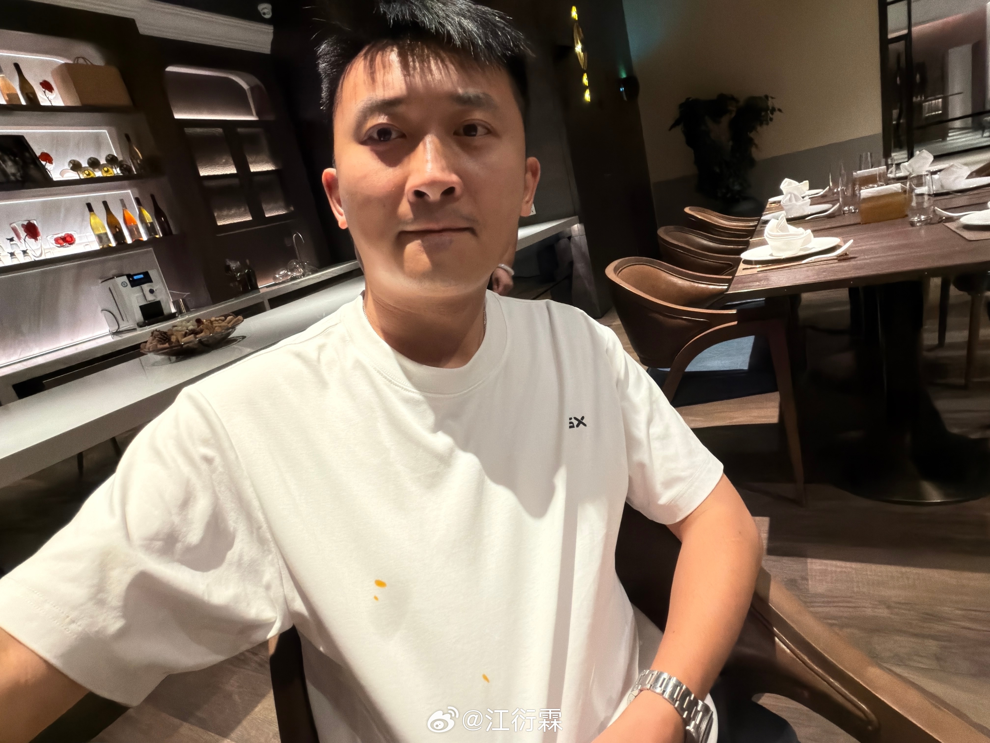 每天废一件白衣服，今天是5X这才穿了两次，嘴里的意面不香了 
