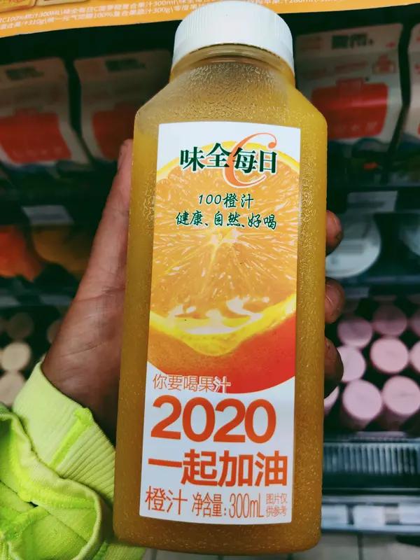 太坑了！多款100%纯柳橙汁，竟全是糖水加糖！
 
你是不是也觉得，喝100%纯