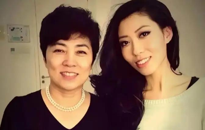 566个家庭遭难供出来的巨星！如今患癌卖惨，全网没人同情她。提起曲婉婷，大家大概