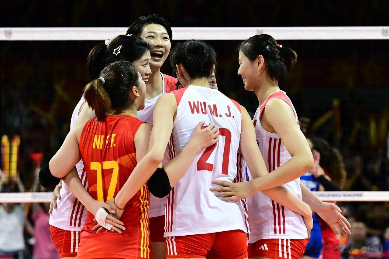 总算结束三连败也拿了积分！中国女排战胜残阵塞尔维亚结束奥预赛！多米尼加拿下小组第