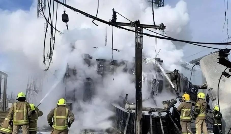 绝大多数人看到特拉维夫断电，第一反应是伊朗在报复——没看到的是，这枚导弹打的根本