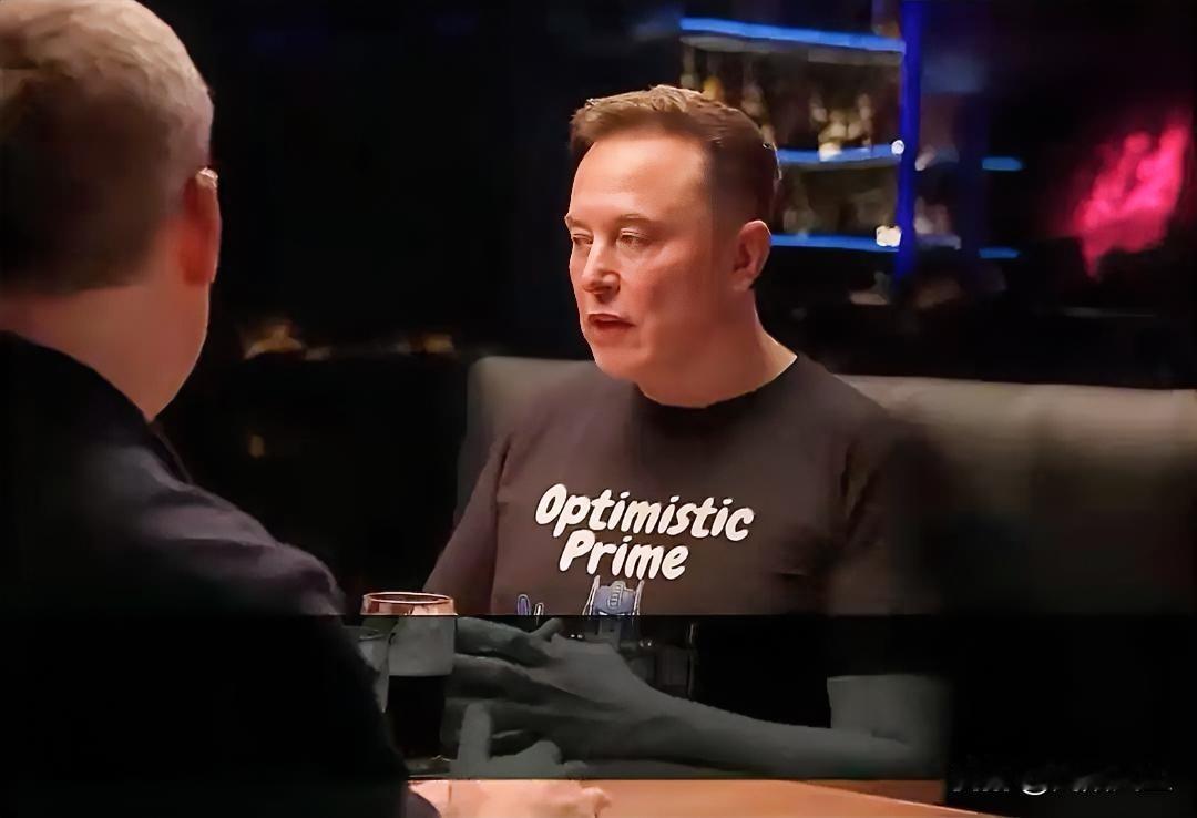 马斯克在接受专访谈中国制造，他表示，中国在制造业，尤其是矿石和稀土精炼方面远超美